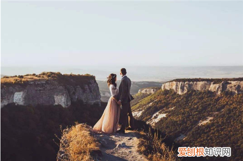 结婚纪念日感言心酸 结婚纪念日送什么花