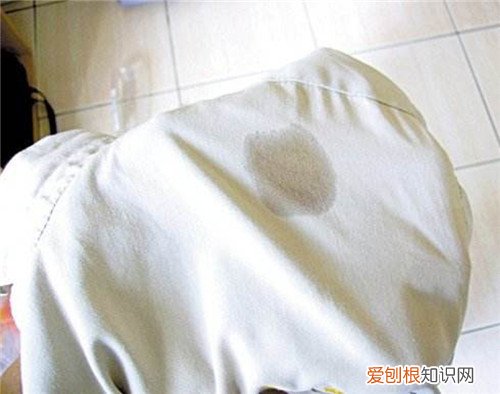 衣服沾上果汁的洗涤方法有哪些 其他污渍该如何去除