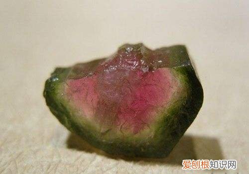 女生佩戴西瓜碧玺的禁忌佩戴碧玺有什么好处