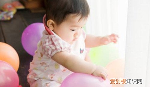 宝宝多大会坐怎么训练宝宝坐起来