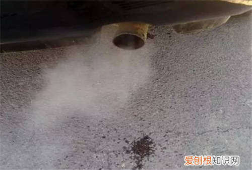 汽车排气管滴水是什么原因 排气管如何保养