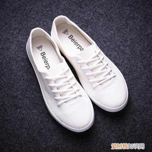 帆布鞋怎么清洗白色帆布鞋变黄了怎么办