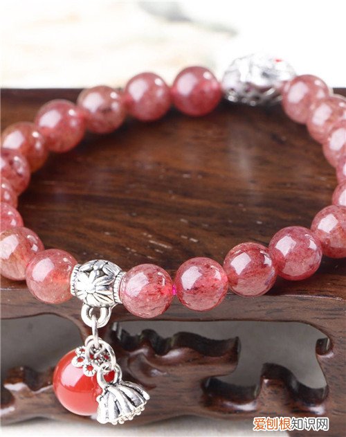 如何辨别正品草莓晶 女生佩戴草莓晶的禁忌