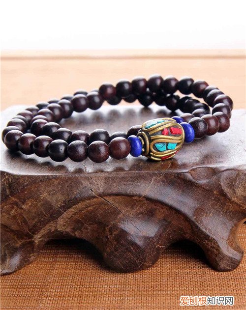 佩戴小叶紫檀手链的好处 小叶紫檀手链的正确戴法
