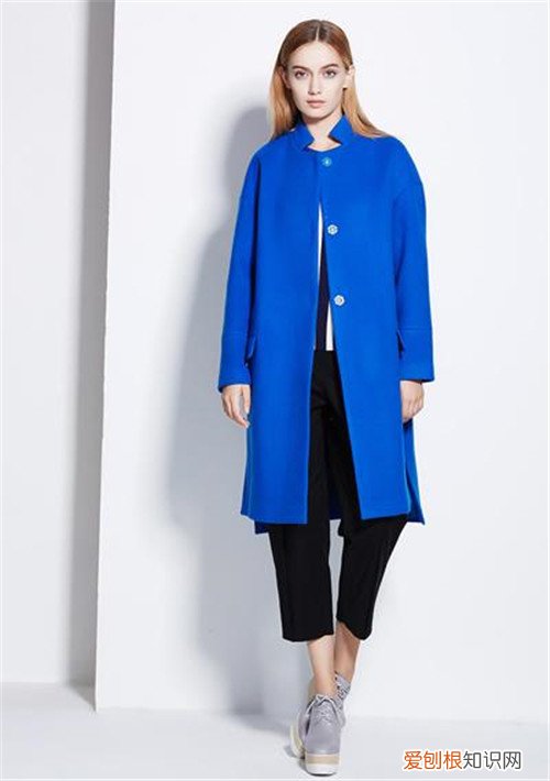 宝蓝色搭配什么颜色好看 看达人搭配就知道