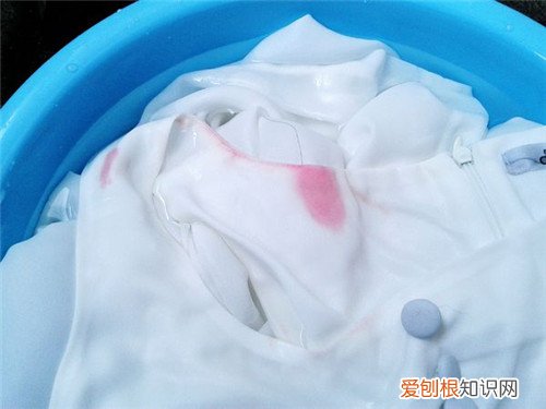 衣服被染色怎么办 脏衣服怎么去污渍