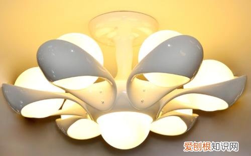 雷士和欧普哪个好 雷士和欧普怎么样