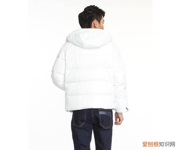 白色羽绒服发黄怎么洗白 羽绒服发黄的原因有哪些