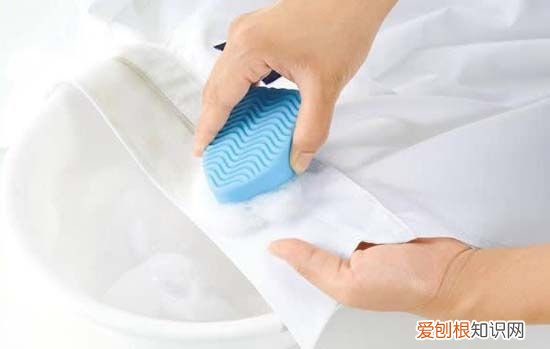 白衣服被染色去除的小妙招 如何避免白色衣物染色