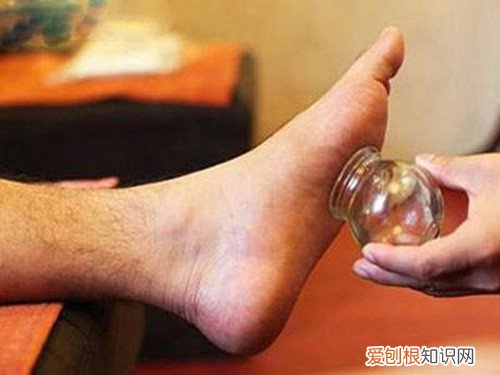 脚底拔罐的好处和坏处 脚底拔罐的注意事项