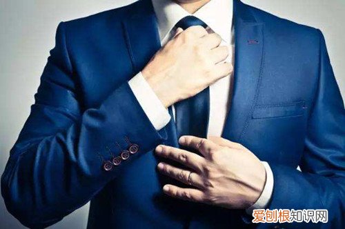 不同面料的西服怎么洗 西服清洗注意事项