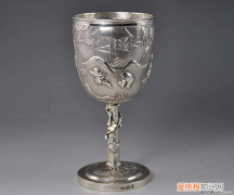 银杯子喝水有什么好处与坏处 银水杯喝水好处多