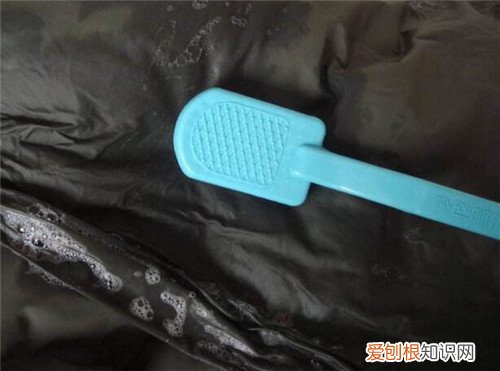 如何洗羽绒服干净不伤绒羽绒服清洗注意事项有哪些