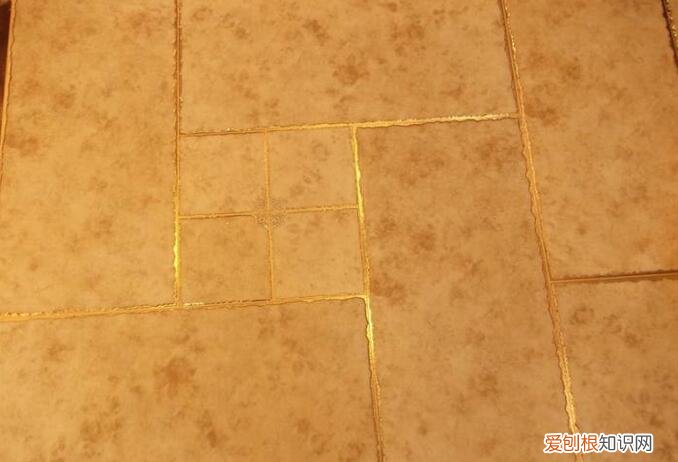 瓷砖美缝剂怎么清除 衣服上沾到美缝剂清洁方法