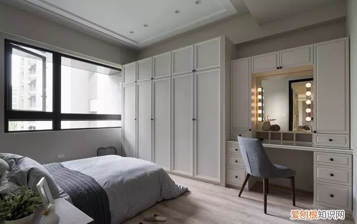 小户型书桌柜这样设计，美观不占空间！，书桌和柜的整体设计