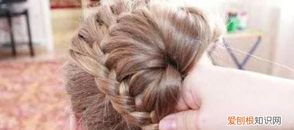 如何给宝宝梳简单的小辫，小孩扎辫子教程简单好看短发