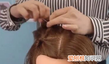 如何给宝宝梳简单的小辫，小孩扎辫子教程简单好看短发