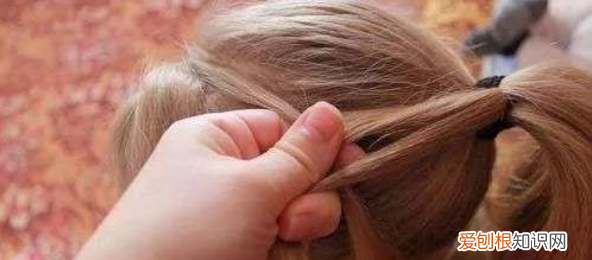 如何给宝宝梳简单的小辫，小孩扎辫子教程简单好看短发