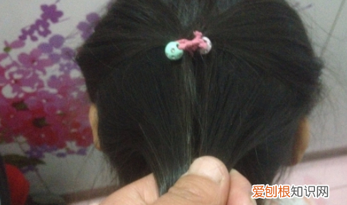 如何给宝宝梳简单的小辫，小孩扎辫子教程简单好看短发