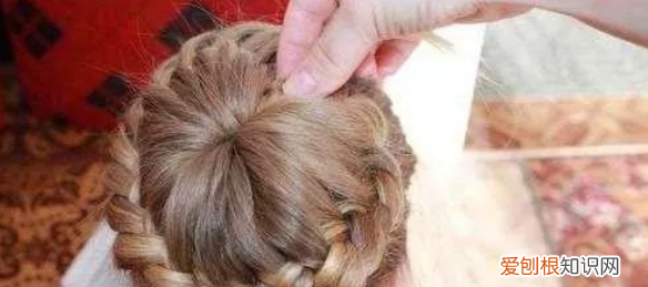 如何给宝宝梳简单的小辫，小孩扎辫子教程简单好看短发