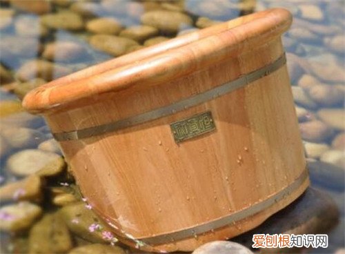 木质泡脚桶什么木材好 泡脚木桶多少高度最好