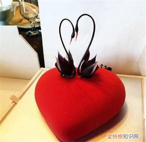 花果婚是什么意思呢 结婚纪念日送老婆什么礼物好