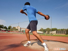 铁饼怎么扔 扔铁饼技巧及注意事项
