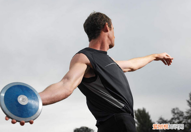 铁饼怎么扔 扔铁饼技巧及注意事项