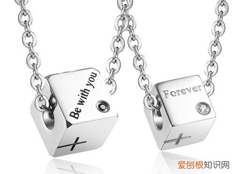 情侣吊坠怎么挑选更合适 什么样的款式更有意义