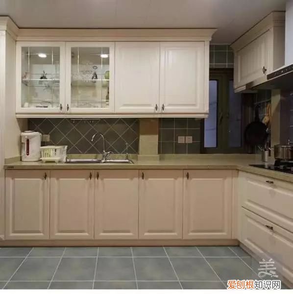 传统的北欧家装，玄关挂画很特别，空间氛围很温馨！，玄关画北欧风