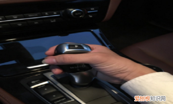 宝马5系怎么挂档