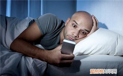 手机能开机但是黑屏怎么办手机使用要注意什么