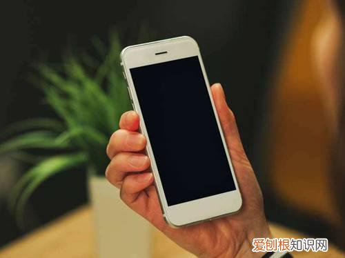 手机能开机但是黑屏怎么办手机使用要注意什么