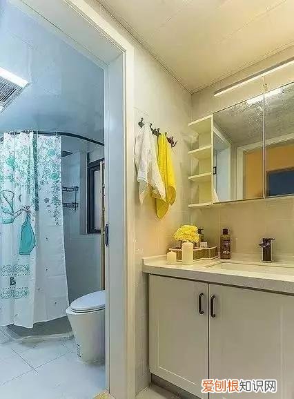 越来越多人喜欢把洗手台装到外面，现在都流行这么装，实用又方便，洗手盆装在卫生间门外,这才叫好用!