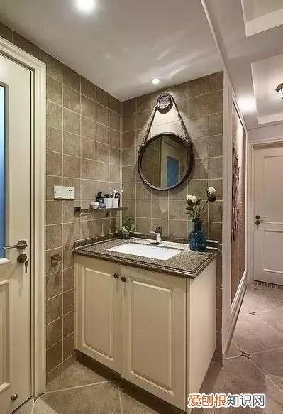 越来越多人喜欢把洗手台装到外面，现在都流行这么装，实用又方便，洗手盆装在卫生间门外,这才叫好用!