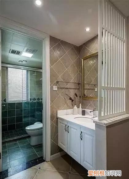 越来越多人喜欢把洗手台装到外面，现在都流行这么装，实用又方便，洗手盆装在卫生间门外,这才叫好用!