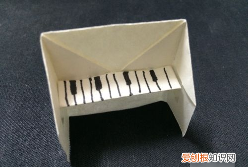 钢琴凳子的折纸方法，手工小火车制作大全图片步骤如下