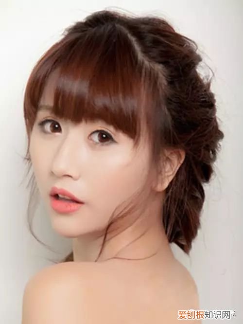 方脸的新娘适合用什么发型，方脸的新娘适合用什么发型好看