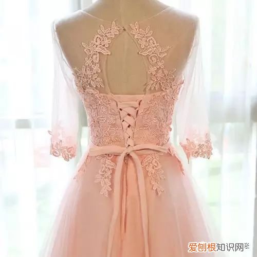 订婚买衣服都有什么讲究，衣服是订婚前买还是当天买