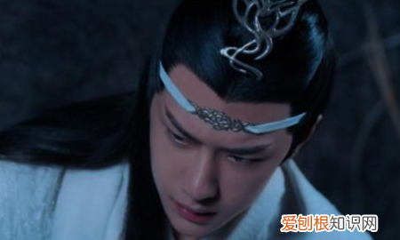抹额是干什么用的，女孩子露额头用来围头发的东西叫什么名字