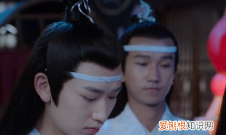 抹额是干什么用的，女孩子露额头用来围头发的东西叫什么名字