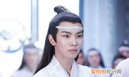 抹额是干什么用的，女孩子露额头用来围头发的东西叫什么名字