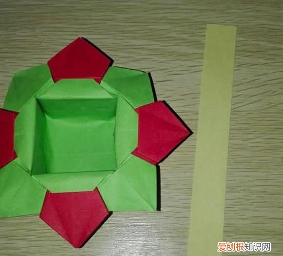 小花篮手工折纸方法，如何用纸折花篮视频