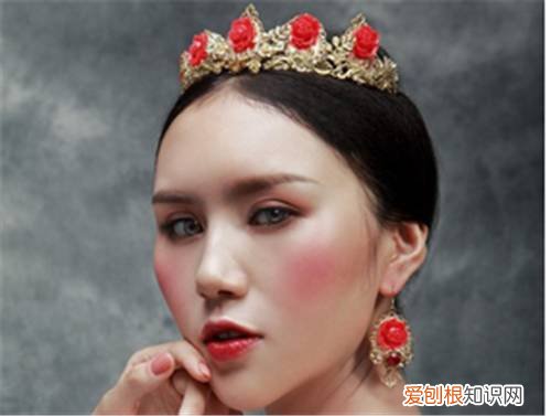 选对新娘头饰，让你尽显优雅气质！，选对新娘头饰,让你尽显优雅气质