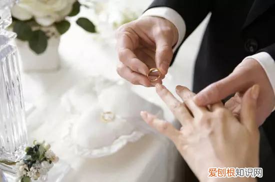 女人的最佳结婚年龄是几岁，男女相差多少岁结婚最适合，最适合女生结婚的年龄是多少