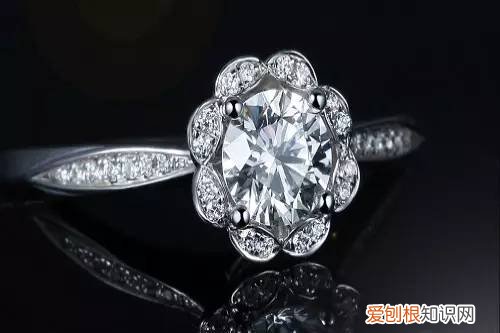 婆婆告诉我的四个鉴定钻戒方法，买钻戒再也不怕被骗了，怎么鉴定钻戒好不好