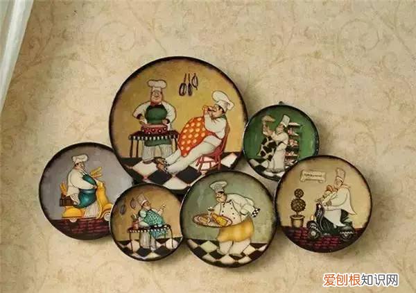 我的天呐！盘子怎么贴墙上去了，盘子怎么贴在墙上的