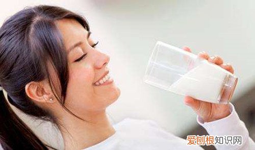 空腹喝牛奶好么早上喝牛奶有什么好处