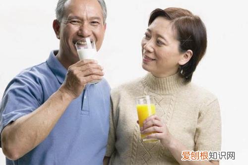 牛奶杯材质哪种好 什么时候喝牛奶是最好的
