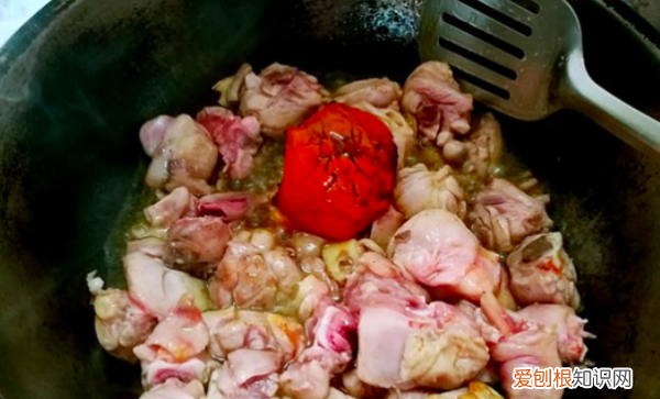 家常鸡块烧土豆的做法，土豆鸡块的家常做法大全窍门